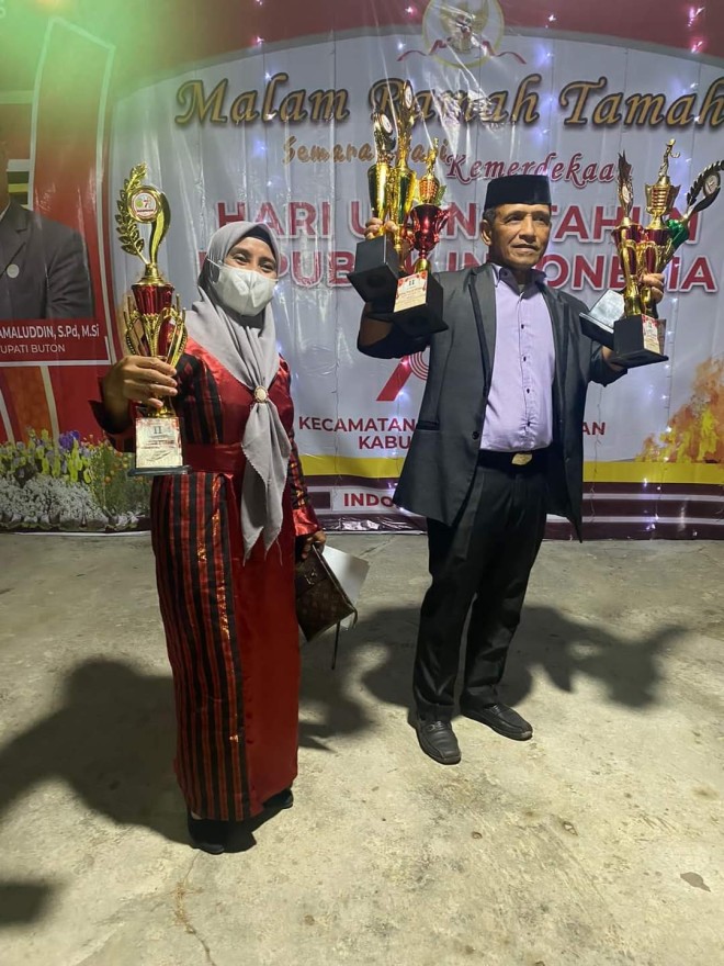 PENERIMAAN PIALA LOMBA ANTAR DESA SEKECAMATAN LASALIMU SELATAN